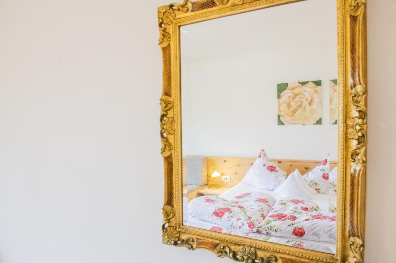 Garni Stuebele Bed & Breakfast Tirolo Exterior photo
