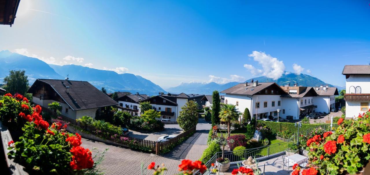 Garni Stuebele Bed & Breakfast Tirolo Exterior photo