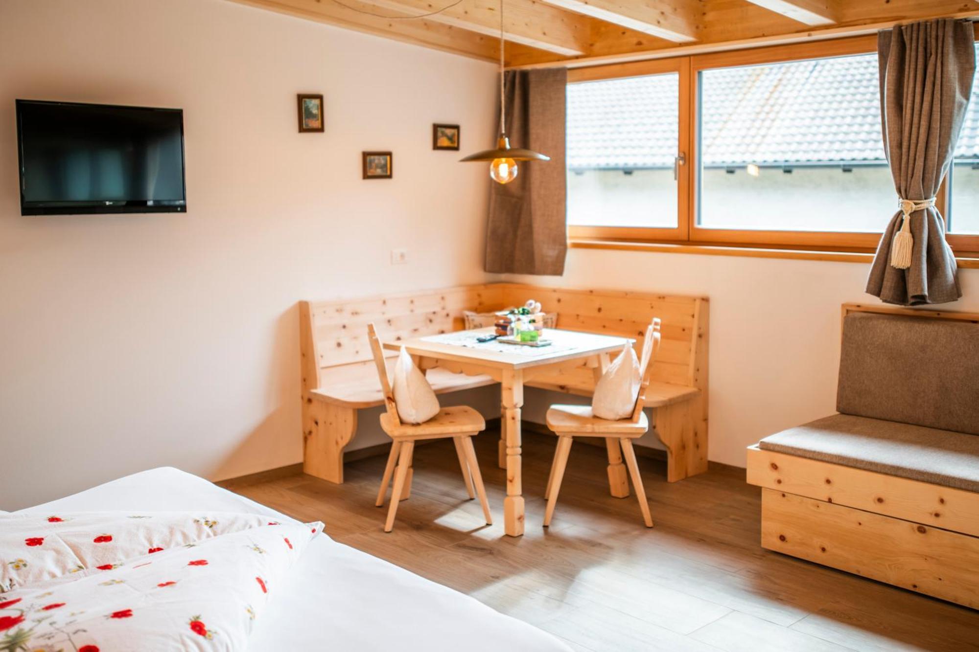 Garni Stuebele Bed & Breakfast Tirolo Exterior photo