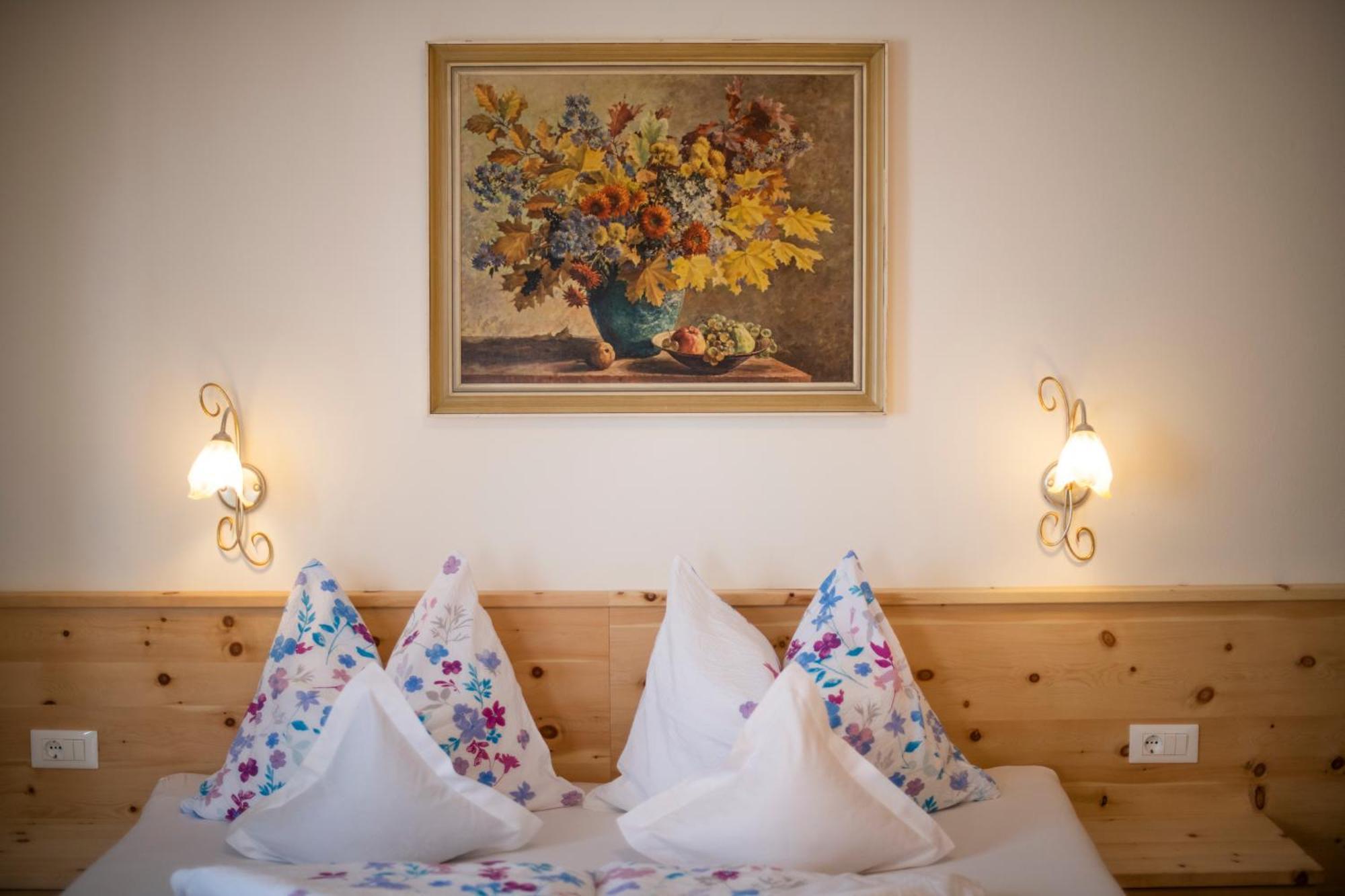Garni Stuebele Bed & Breakfast Tirolo Exterior photo