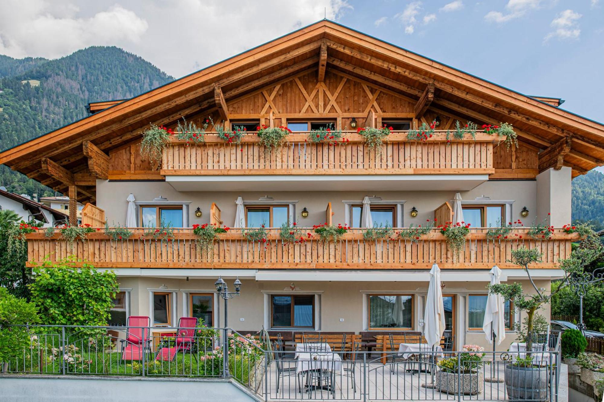 Garni Stuebele Bed & Breakfast Tirolo Exterior photo